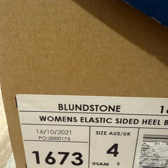 Blundstone Brown 1673 Chelsea Boots with Elastic Panels - Picture 6 of 7